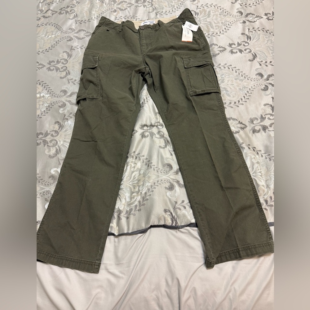 Old Navy Green Cargo Pants with Utility Design